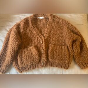 𝐏𝐑𝐈𝐂𝐄 𝐅𝐈𝐑𝐌 🎀 Altar’d State fuzzy sweater